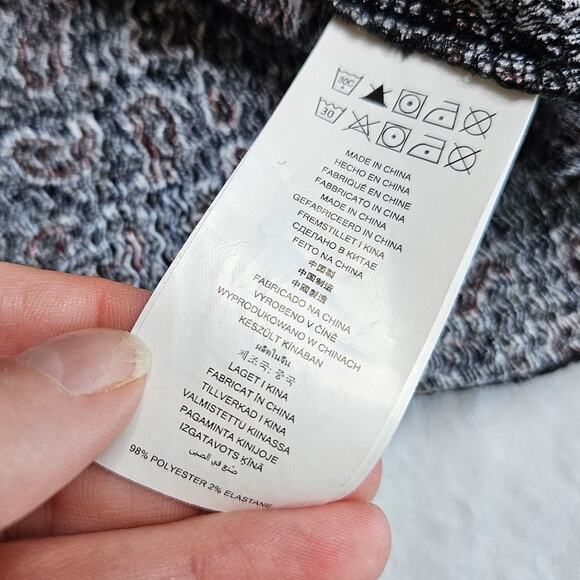 Michael Kors Peek a Boo Halter Neck Flutter Sleeve Blouse Size Medium Paisley - Picture 8 of 11